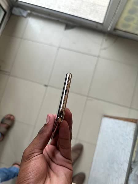 i phone xs 256 gb non pta face id distri hi baki all ok hi batter 76 4