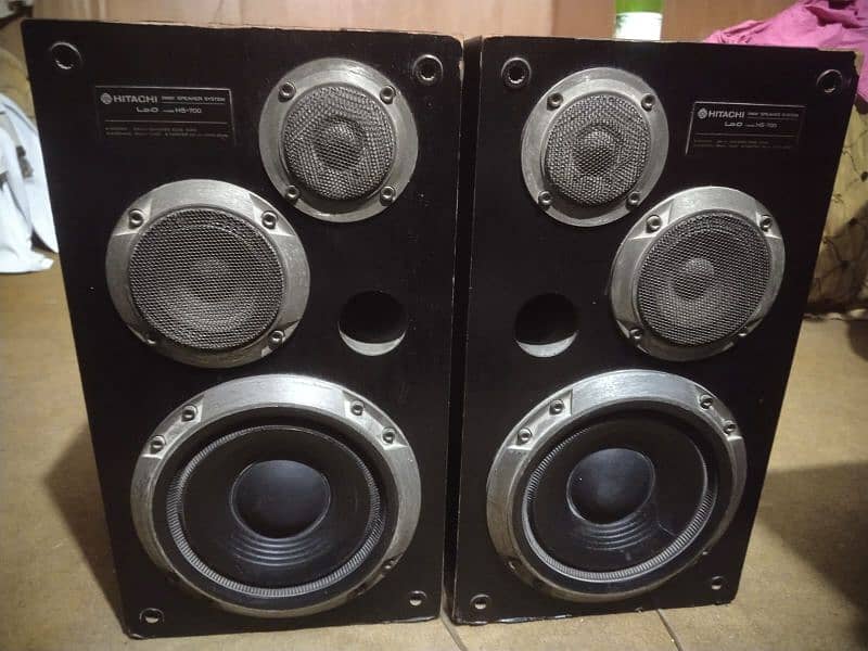 Hitachi Lo-D 3 Way Speakers. Lo-D HS-700 1