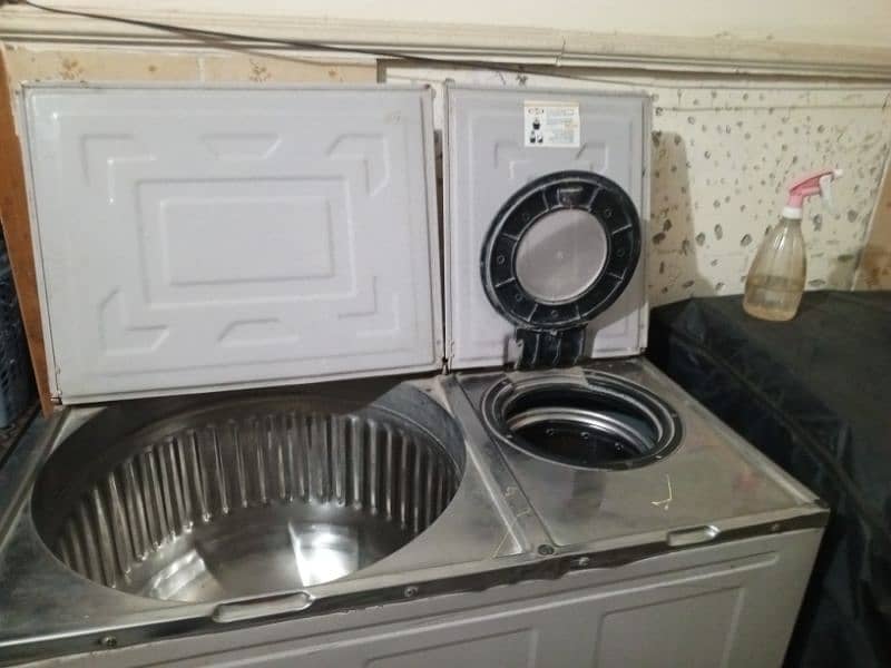 used Super Asia Washing machine with a dryer in the metal body 6