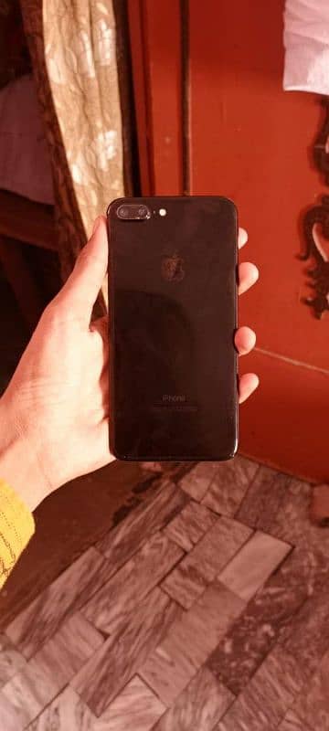 i phone 7 plus 128 GB Total original hai back camra thora blur hai 6