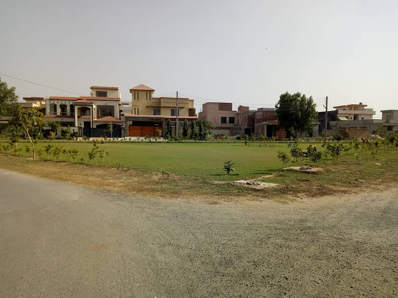 20 Marla Best Location Near park Mosque Main College Road Approach Plot For Sale 0