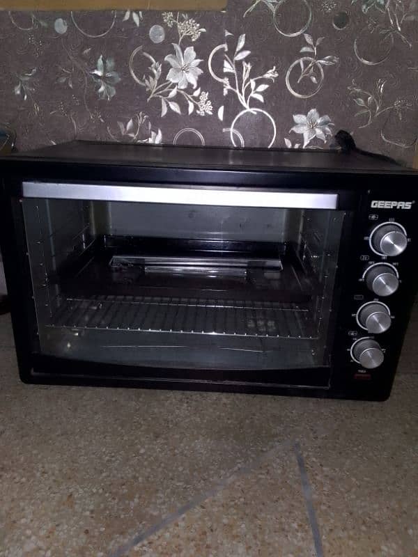 Geepas elctric oven medium size . . . Almost new condition 0