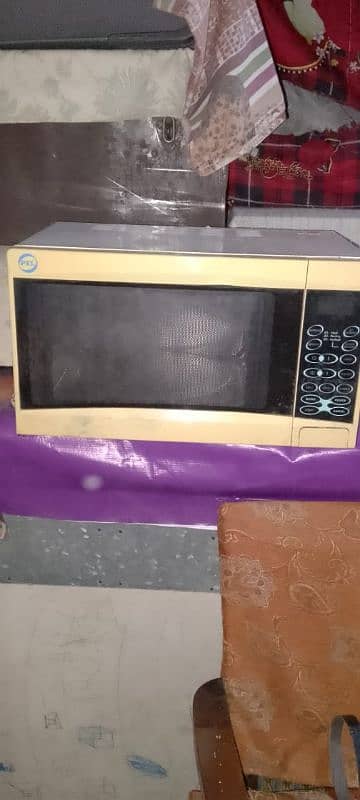 microwave oven  new condittion  orignal price 22 but 3 mon use  to 15k 0