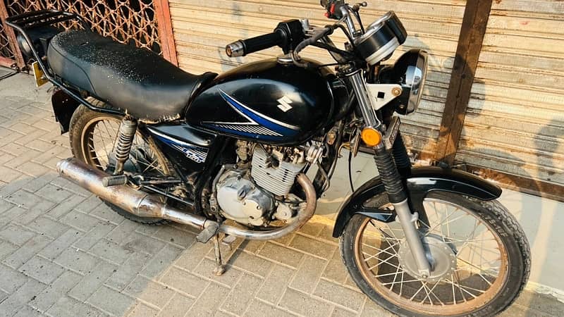 Suzuki gs 150 2014 urgent sale 03213427431 2