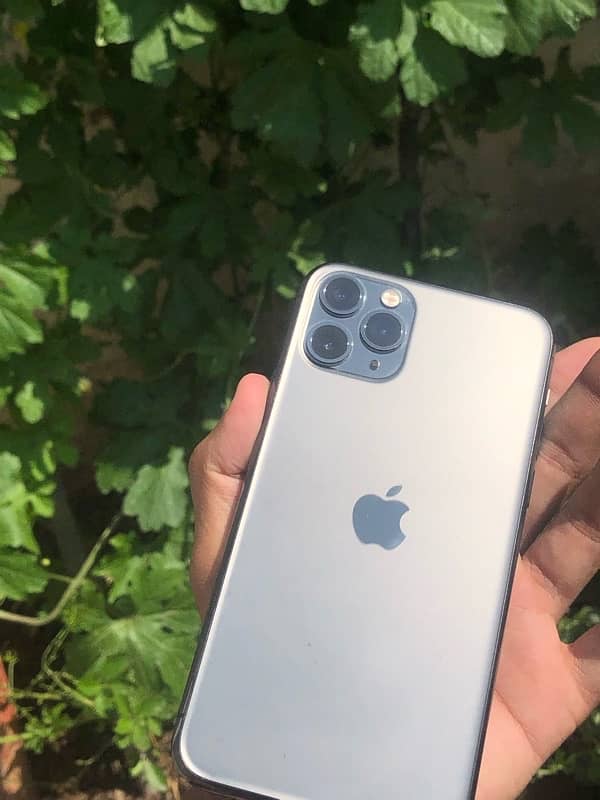 iPhone 11 Pro 4