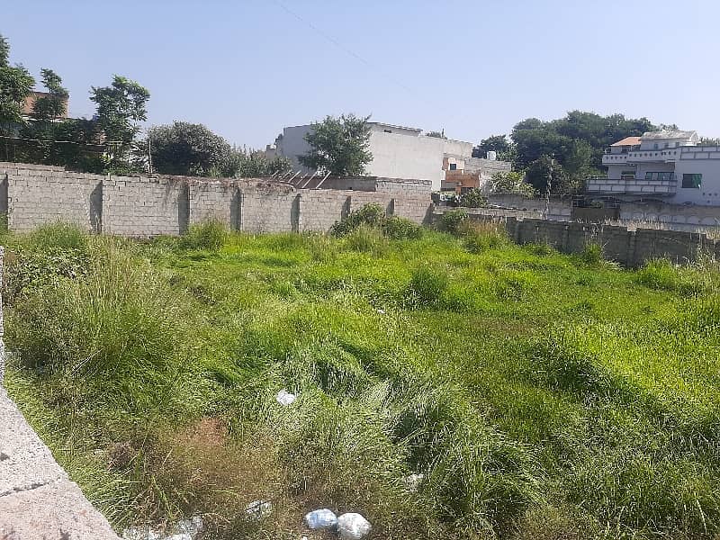 3 Kanal Plot For Sale in Imran Khan Chowk Near Beaconhouse 4