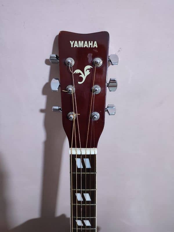 Yamaha semi acoustic guitar 5