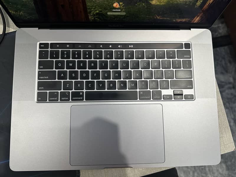 MacBook Pro 2019 16” 32GB RAM 500GB SSD core i9 4GB GPU 2