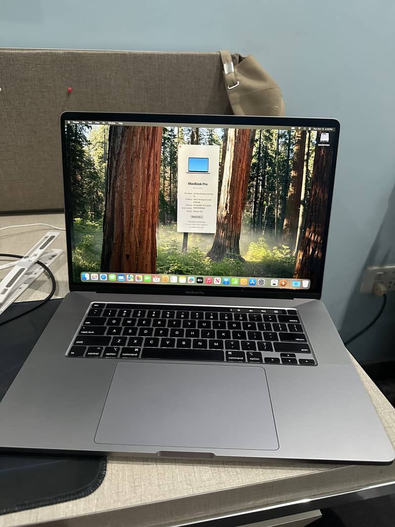 MacBook Pro 2019 16” 32GB RAM 500GB SSD core i9 4GB GPU 3