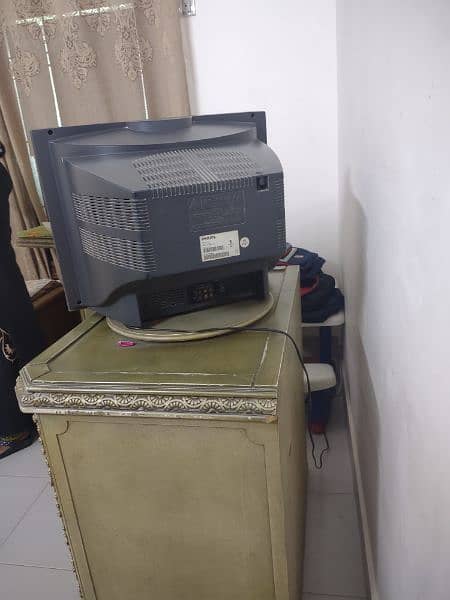 Phillips tv+ tv trolley+ vcd with 2 speakers 2