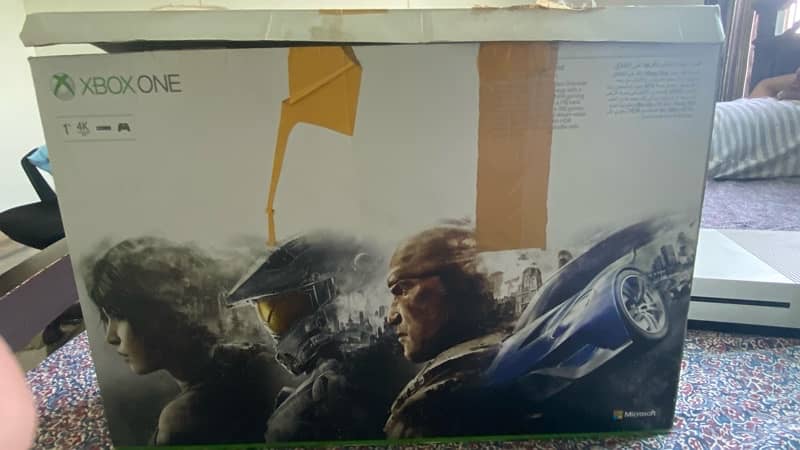 Xbox 1s 1 TB with Battlefield Hardline Disc 5