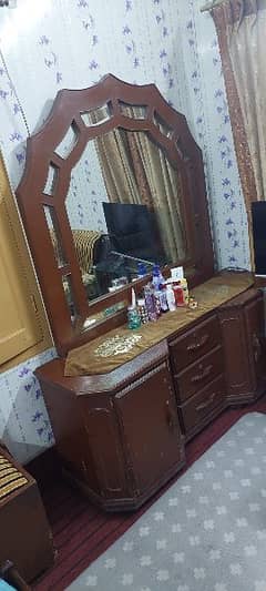 dressing table 0