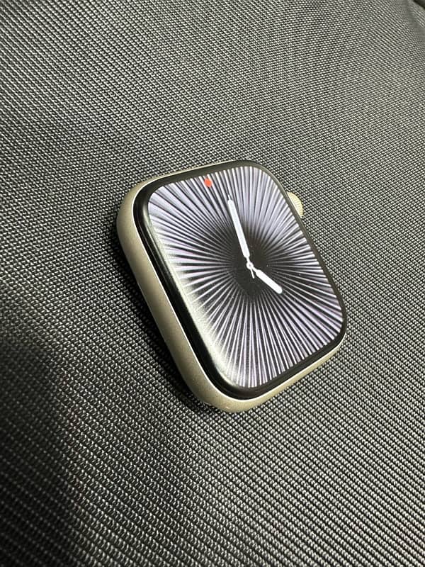 Apple watch series 9 starlight colour 4