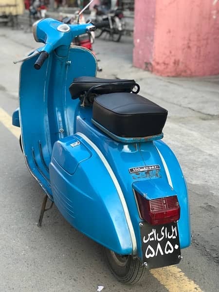 Vespa Super Italian 3