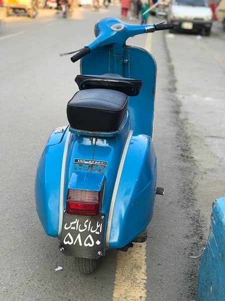 Vespa Super Italian 4