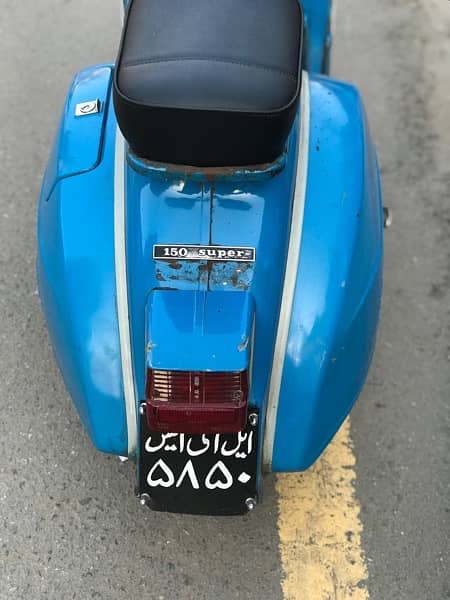 Vespa Super Italian 7