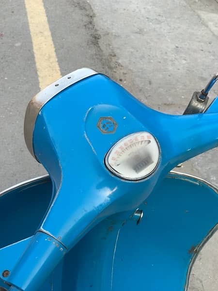 Vespa Super Italian 9