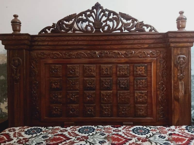 Chinoti wooden furniture in Lush condition 5