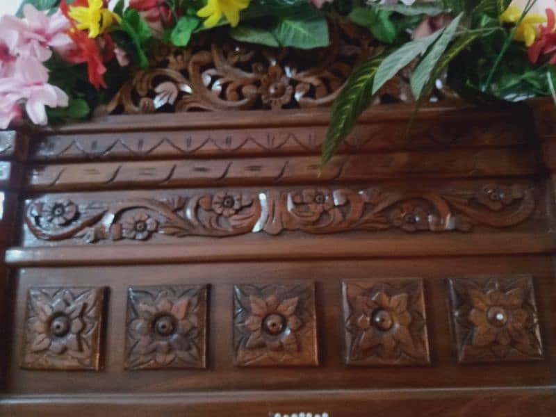 Chinoti wooden furniture in Lush condition 6