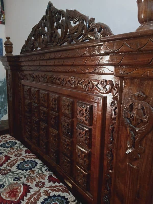 Chinoti wooden furniture in Lush condition 7