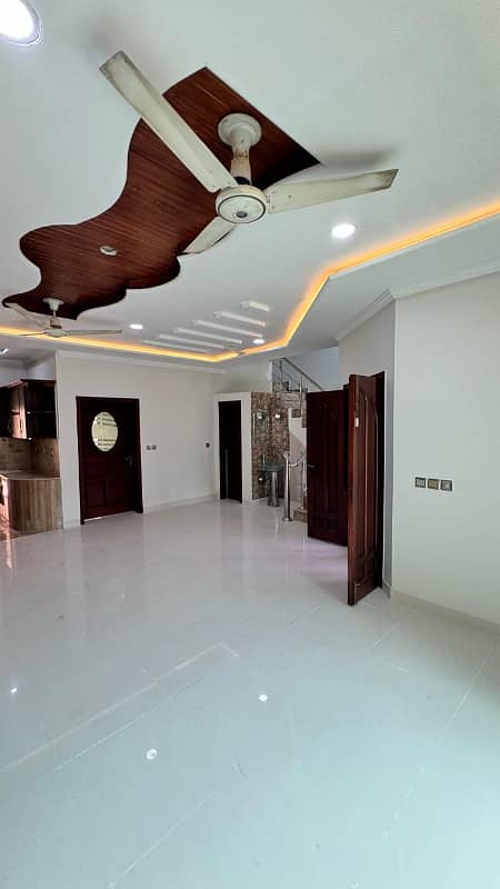 5 MARLA BRAND NEW BEAUTIFUL FOR SALE IN SECTTOR D BAHRIA TOWN LAHORE 7