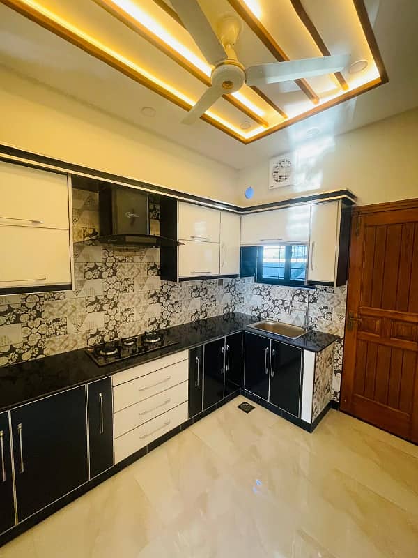 5 MARLA BRAND NEW BEAUTIFUL FOR SALE IN SECTTOR D BAHRIA TOWN LAHORE 17