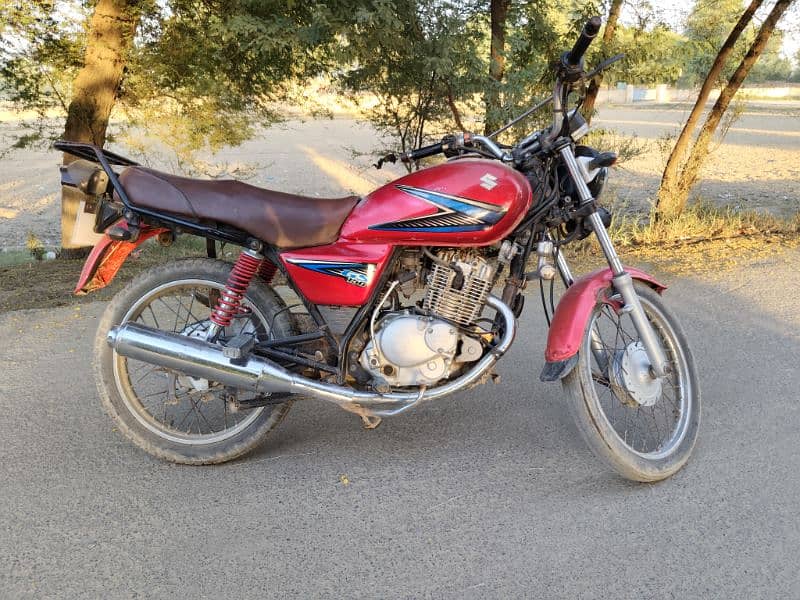 Suzuki GS 150 2014 1