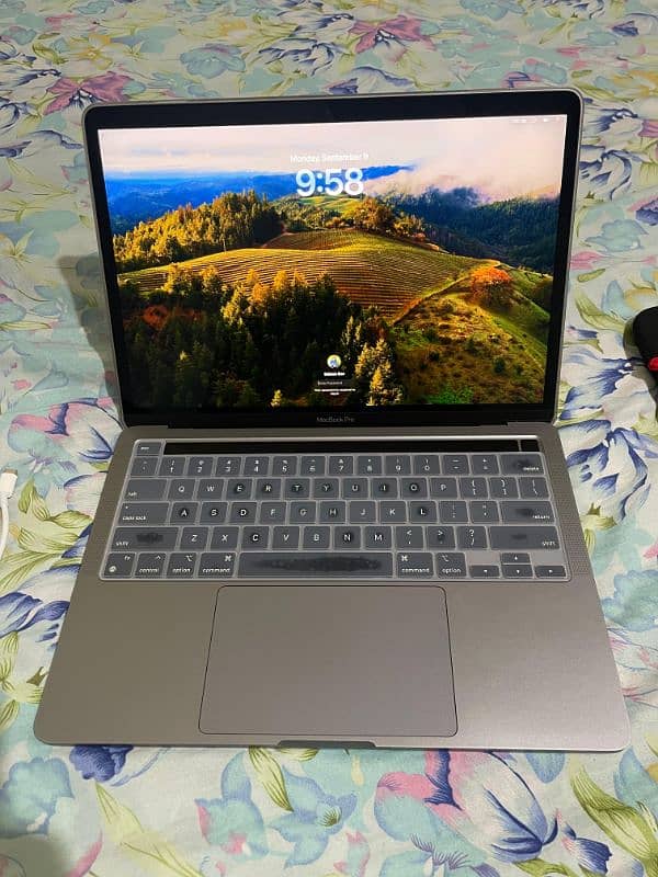 Macbook pro M1 2020 8gb 512gb SSD Scratchless 1