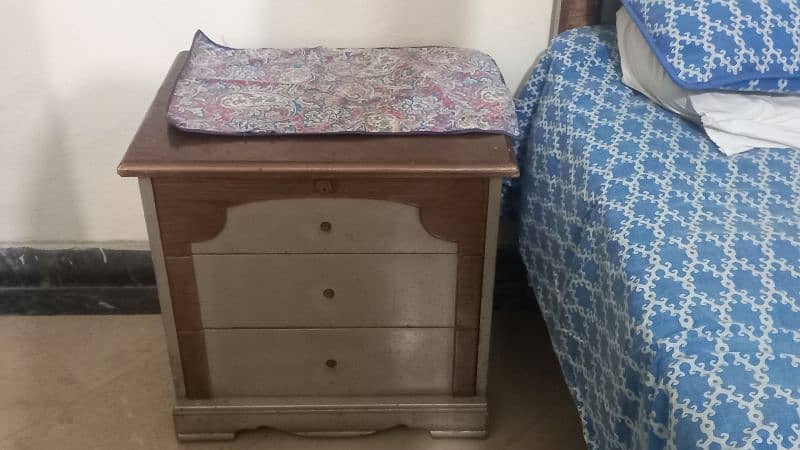 Bed and Dressing Table for Sale 1