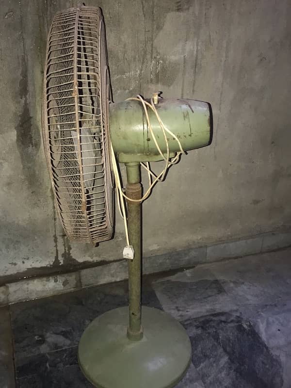 pedestal Fan | full size | condition 9/10 0