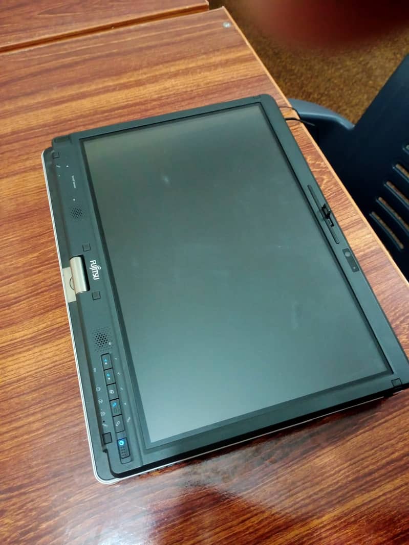 Fujitus Laptop & Notbook 3