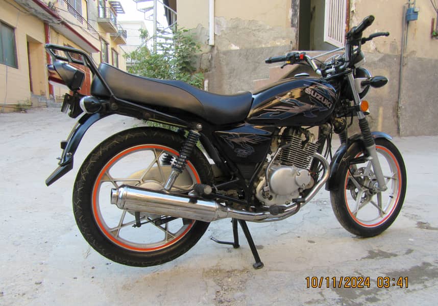 Suzuki GS 150 2022 3