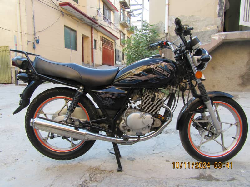 Suzuki GS 150 Model 2022 4