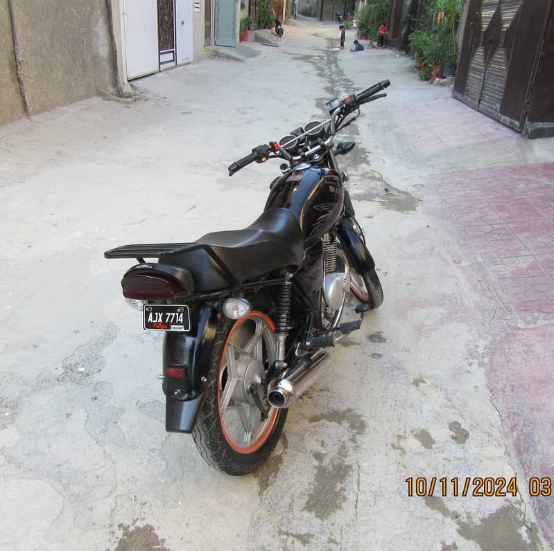 Suzuki GS 150 Model 2022 8