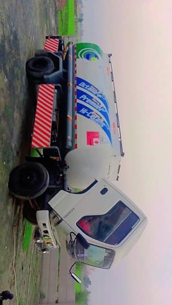 Isuzu npr oil tanker 1