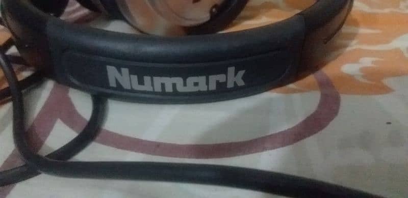 Numark PHX USB Professional Headphones 1