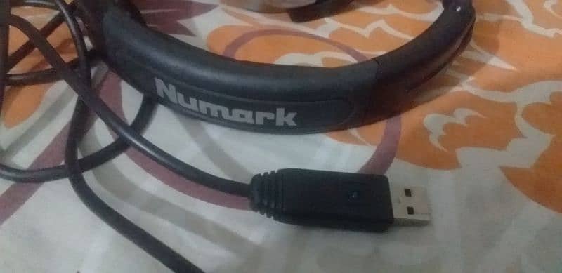 Numark PHX USB Professional Headphones 4