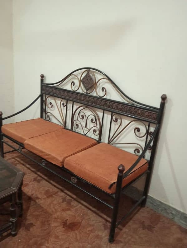 metal sofa set. . condition bilkul thk hai. . bs color hoga 3