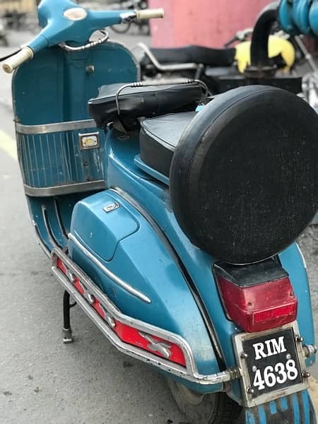 Vespa Super Italy Assemble 2