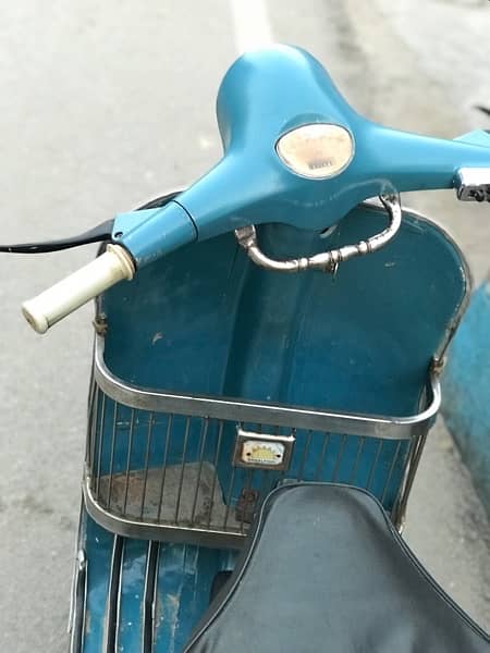 Vespa Super Italy Assemble 3