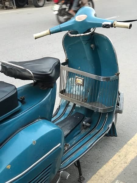 Vespa Super Italy Assemble 9