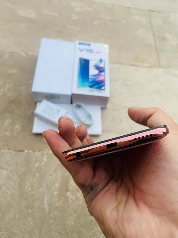 Vivo V 15 8 GB Ram 256 memory 7