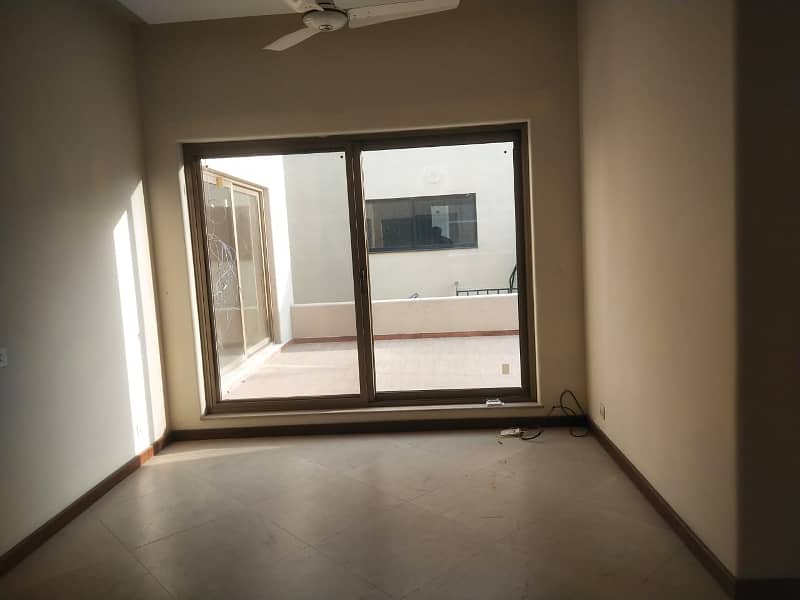 1 Kanal Upper Portion (Separate Gate) 3 Bed Tv Lounge Kitchen Store Servant Quarter In SUI GAS Housing Society For Rent 15