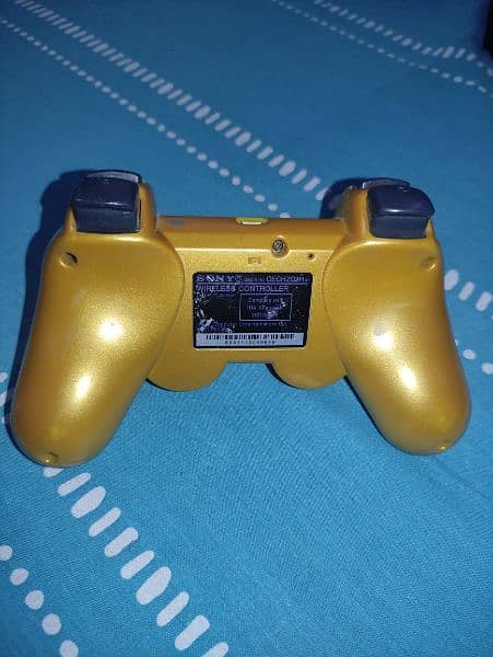 PS3 controller. 9.5/10 condition 1