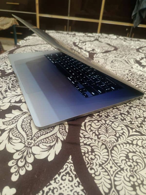 MacBook pro (2019_16 inch) Core i7, 16/512SSD 3