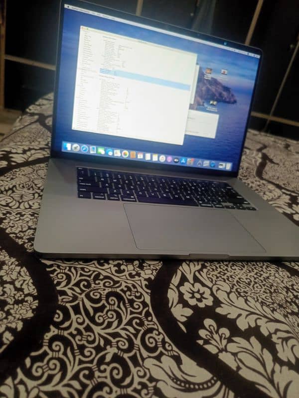 MacBook pro (2019_16 inch) Core i7, 16/512SSD 4