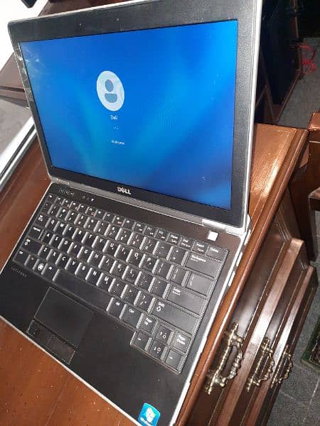 dell latitude core i 5, 4 gb/ 128gb SSD 1