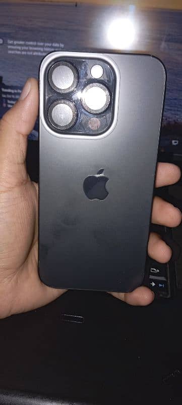 iPhone 15 pro natural titanium black. 128 gb 1