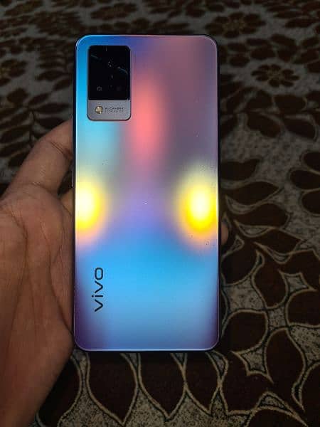 vivo v21, with complete box and accessories. 1