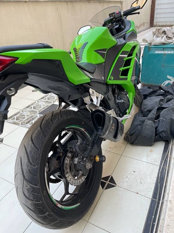 Kawasaki ZX300 (Original not Replica) Model 2013 4